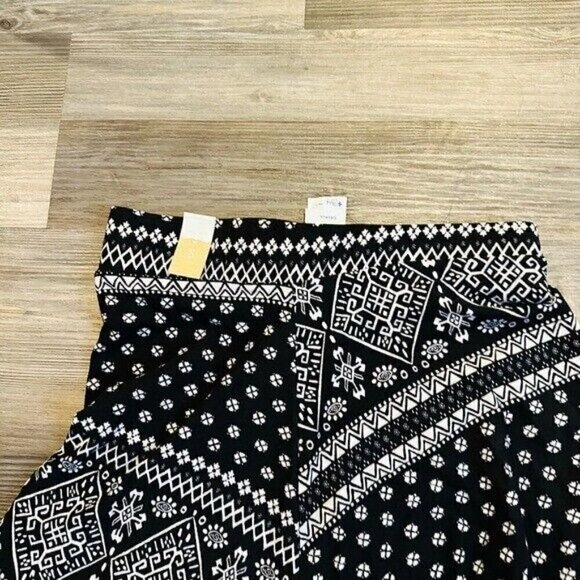 Maurices midi sharkbite hem black and white Jacquard Damask Paisley Size Small - Picture 3 of 8